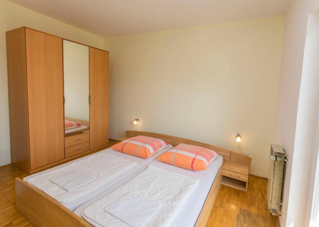 Apartments Jelka Primosten Exterior photo