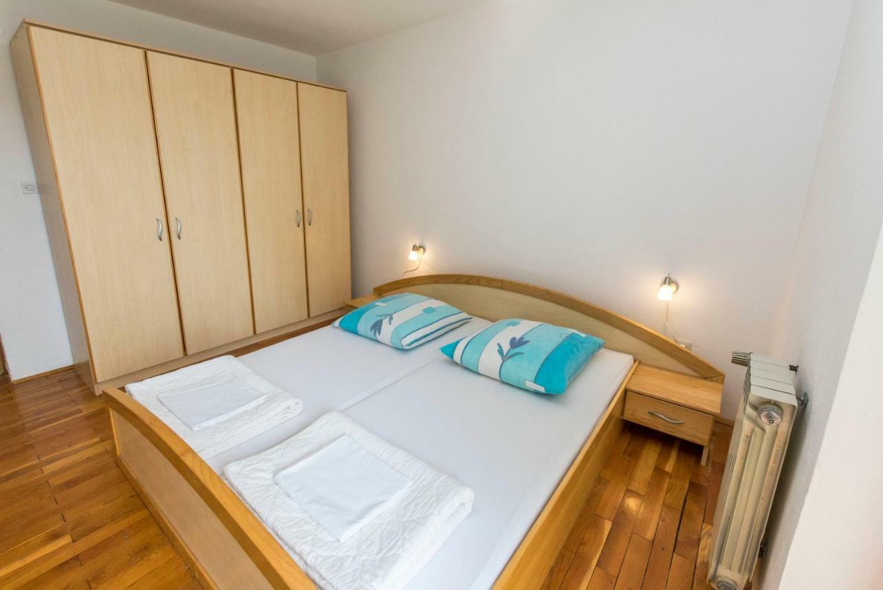 Apartments Jelka Primosten Exterior photo