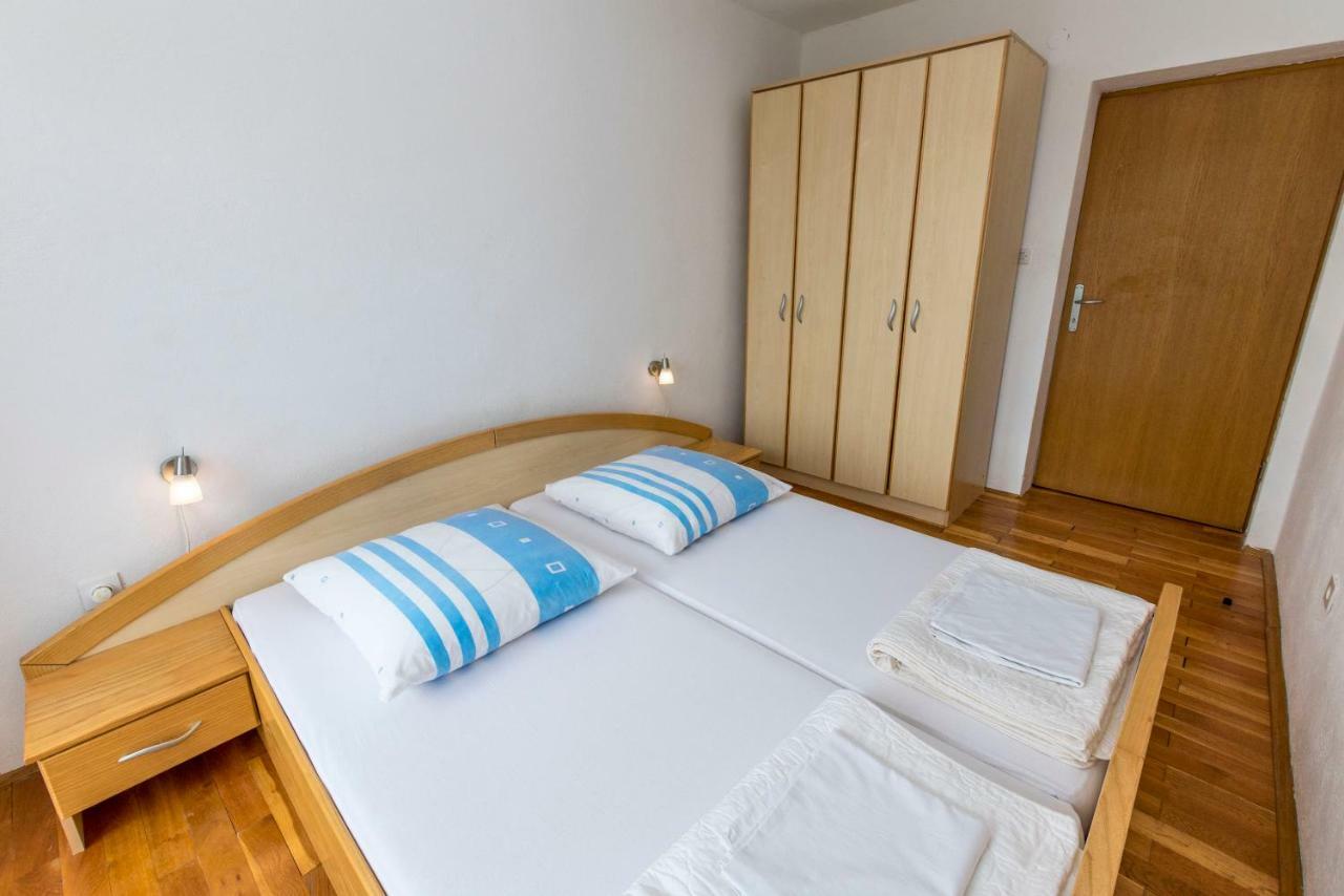 Apartments Jelka Primosten Exterior photo